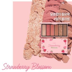Strawberry Blossom Play Color Eyes Mini Eyeshadow Palette